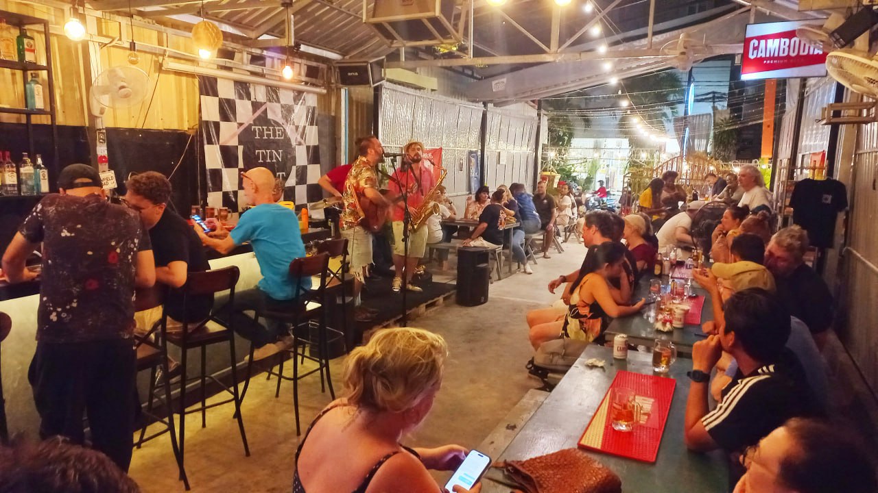 The Tin Hat, Toul Tom Poung